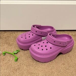 NWT Crocs Stomp Clog In Pink Platform
